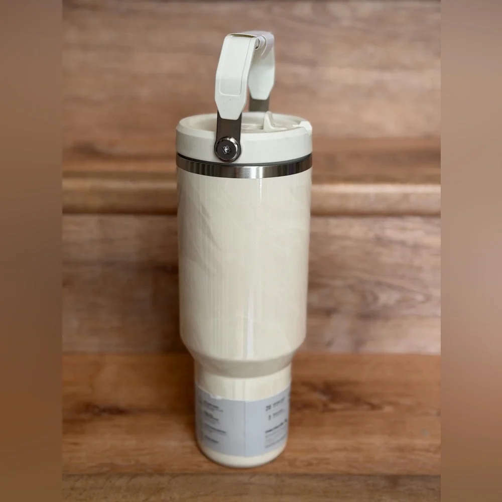 Stanley 40 oz Stainless Steel Ice Flow Flip
Straw Tumbler Calcite Calacatta NEW - Picture 3 of 8